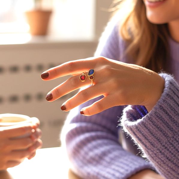 Anello in argento placcato oro fatto a mano con smalto viola, arancione e rosso Seaglass