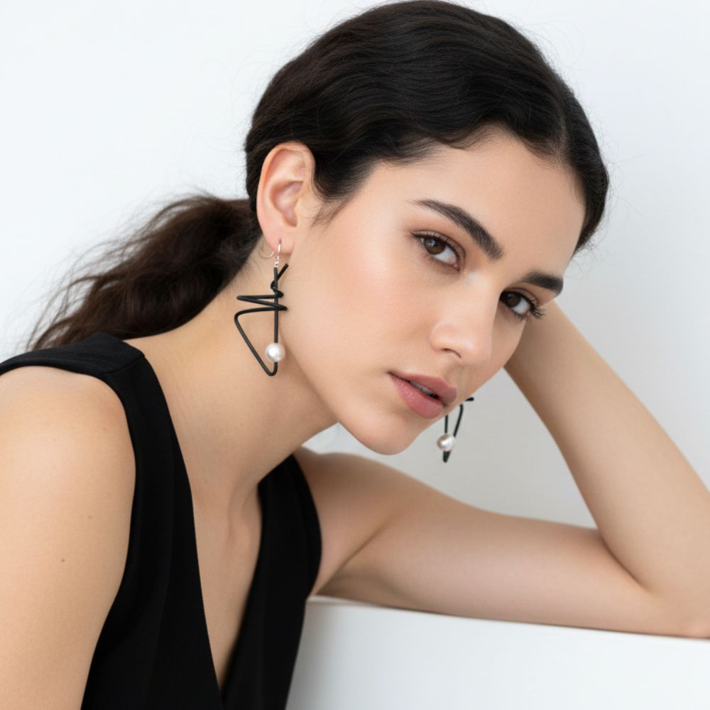 Vincente metal earrings: Black / silver