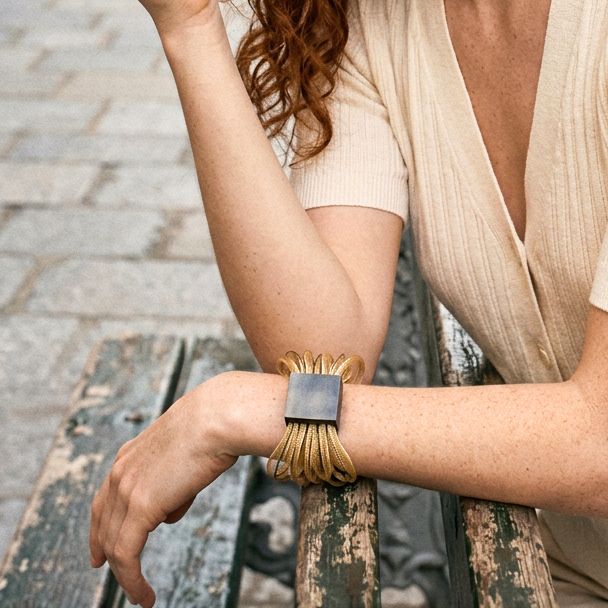 Mesh Wrap Aluminum Bracelet Burlywood "See The Invisible"