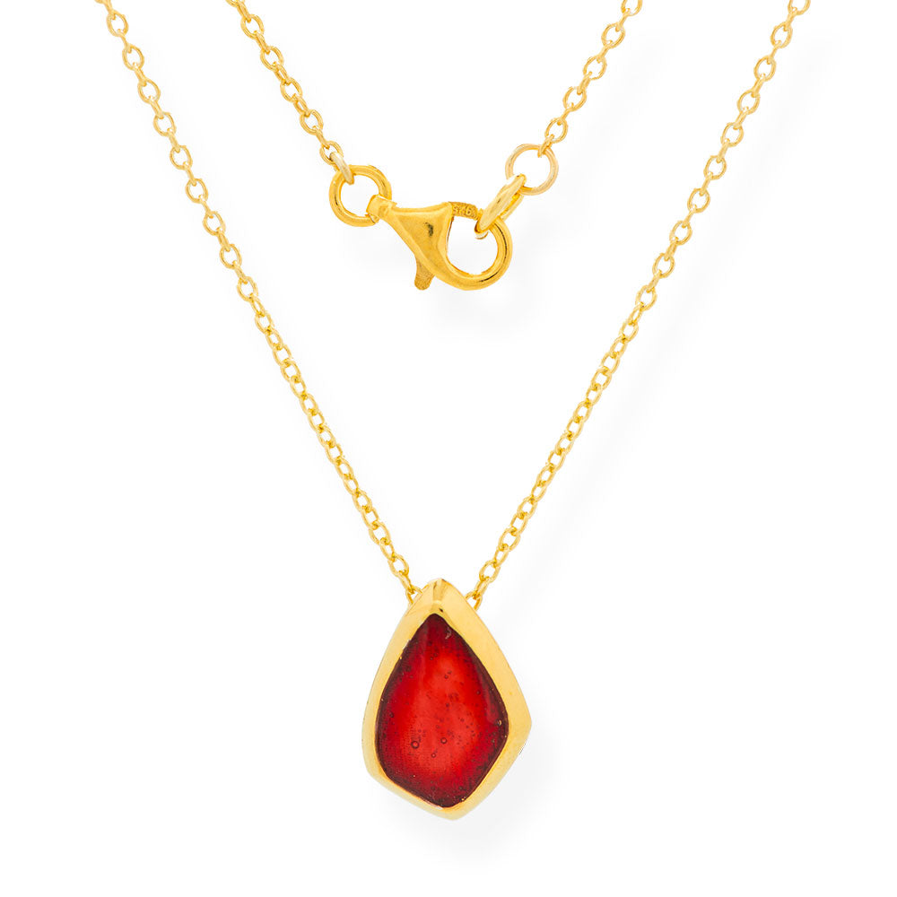 Collana in argento placcato oro fatta a mano con ciondolo in smalto rosso Seaglass