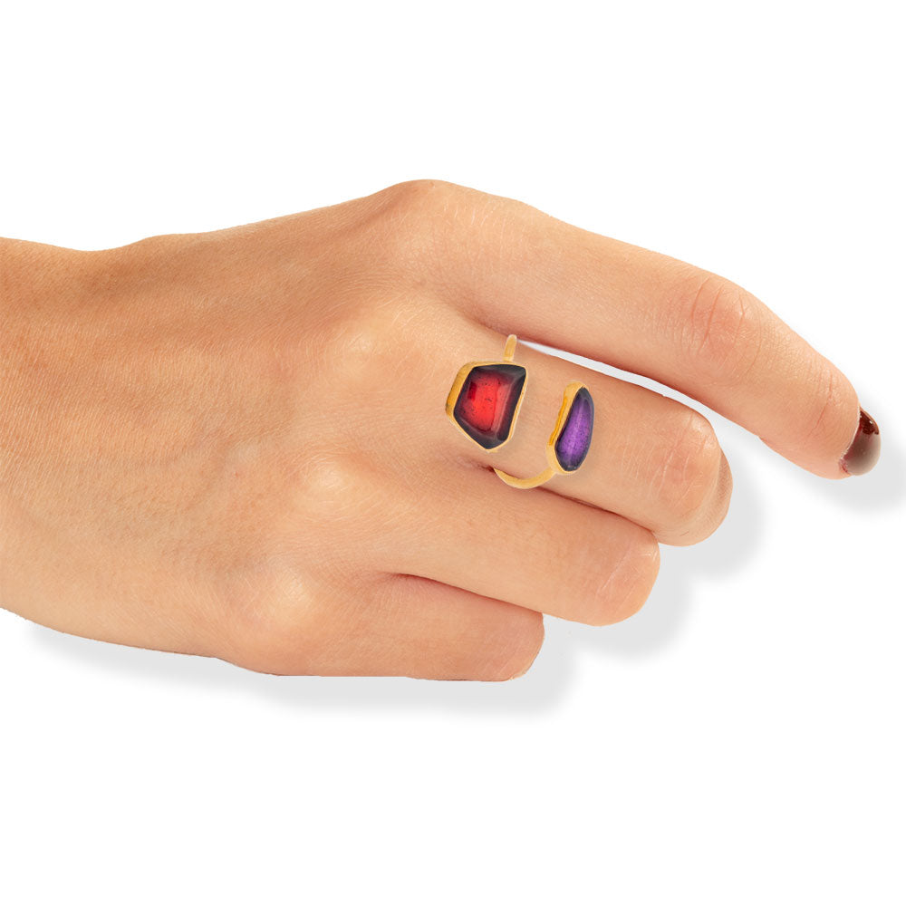 Anello in argento placcato oro fatto a mano con smalto viola e rosso Seaglass