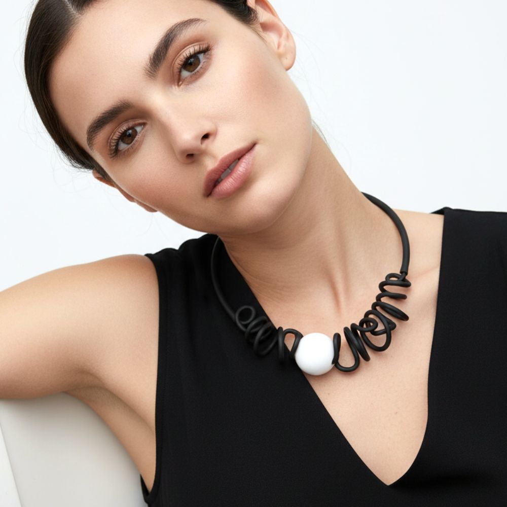 Pool Murano necklace: Black/white