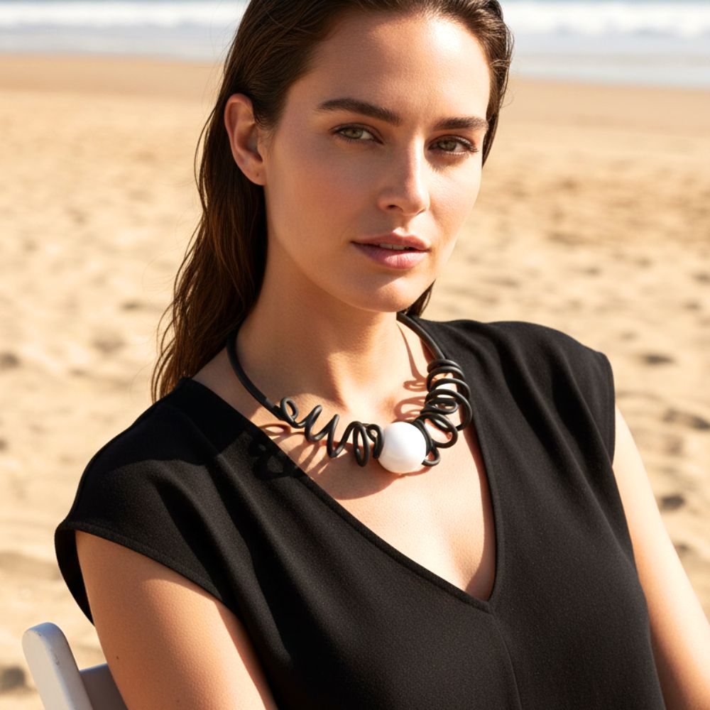 Pool Murano necklace: Black/white