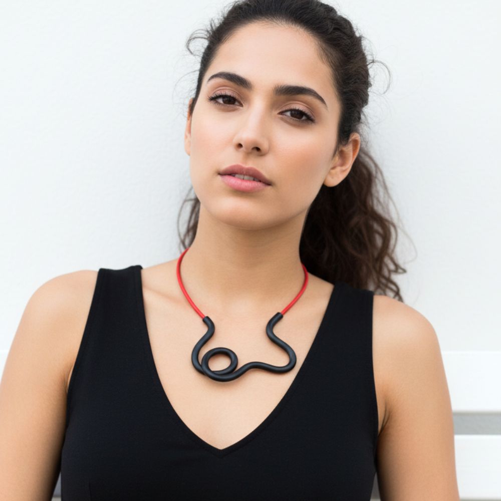 Haring necklace: Red/black